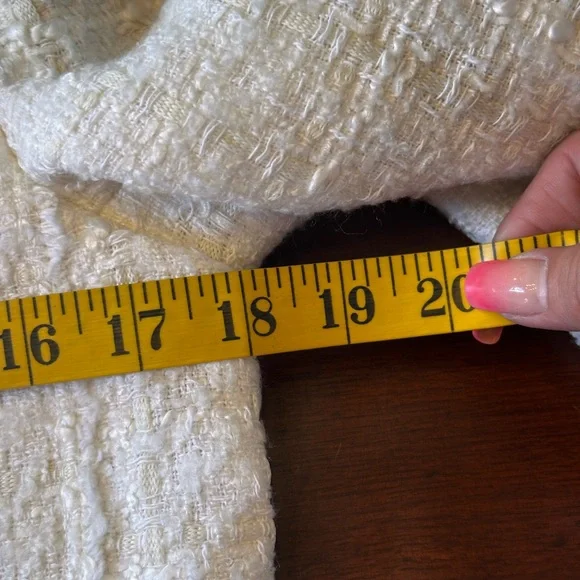 Zara size medium ecru white tweed w‎ pearl button and silver trim blazer - Picture 12 of 16